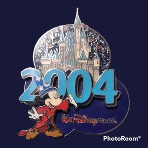 2004 Mickey Mouse Collectors Pin